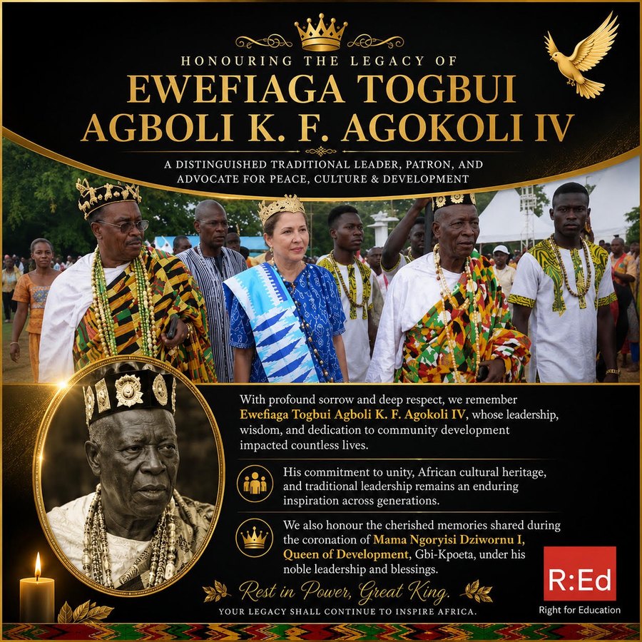 Hommage de R:Ed au regretté Ewefiaga Togbui Agboli K. F. Agokoli IV, avec une photo de Dr Susi Dattenberg-Doyle lors de son intronisation comme Mama Ngoryisi Dziwornu I, Queen of Development, Gbi-Kpoeta